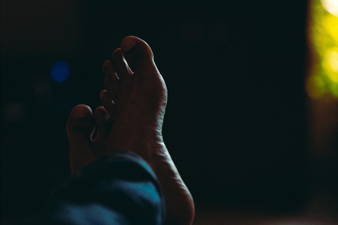 Hoe herken je een ontstoken voet en wat kun je doen?