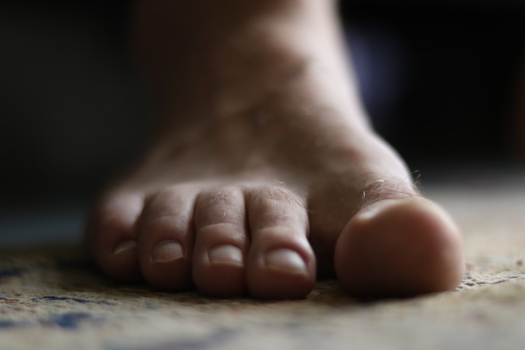 Voetpijn bestrijden: zo kom je weer pijnvrij op je benen